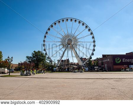 Gdansk, Poland - Sept 9, 2020: Ferris Wheel On The Granary Island In Gdansk, Poland
