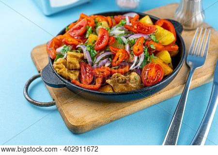 Pork Ojakhuri With Vegetables. Meat, Potatoes, Onions, Herbs, Peppers Cooked And Served In A Skillet