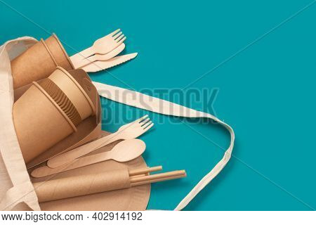 Set Of Eco-friendly Tableware - Kraft Paper Food Cups And Containers In Cotton Bag On Green Backgrou