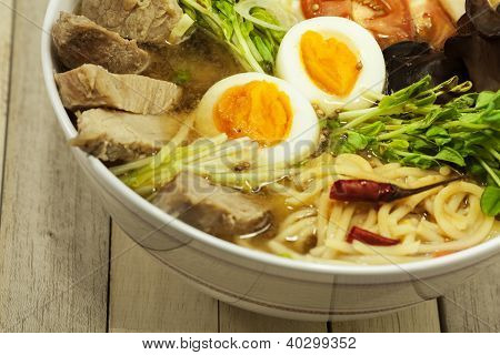 Tradizionale Japaneese Noodle Soup