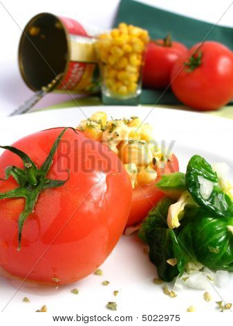 Pomodoro farcito con mais e maionese
