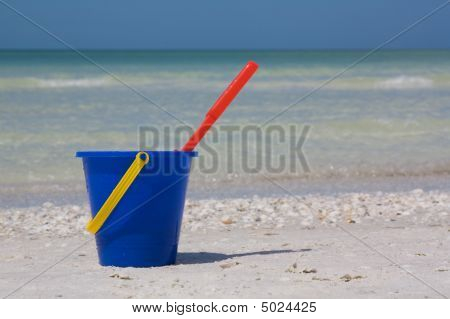 Wiadro na plaży