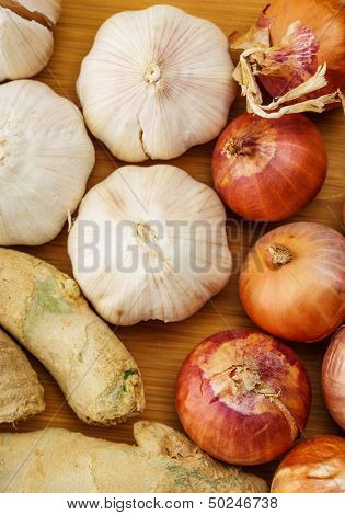 Ginger, garlic and allium ascalonicum