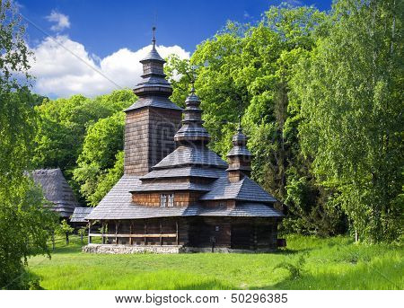 Mostra sulla vecchia chiesa nel villaggio di Pirogovo Museum, Ucraina 