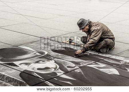 Senior Artist During Drawing Charlie Chaplin - Paris.