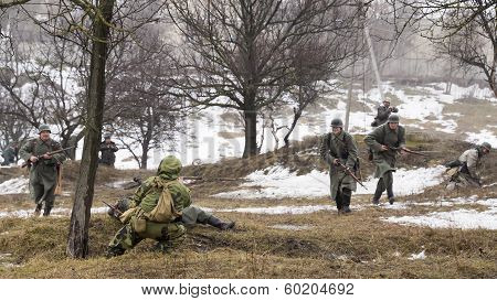Fight Between Russian Spy And German Soldiers
