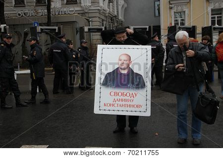 Ilya Konstantinov puts a poster in support of the arrested son of Daniel Konstantinov