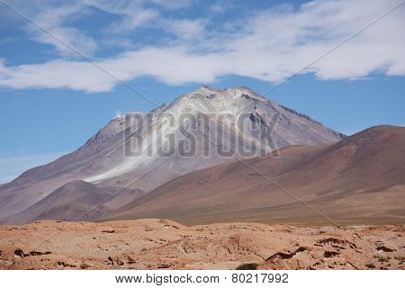 Ollague volcano in Salar De Uyuni, Bolivia