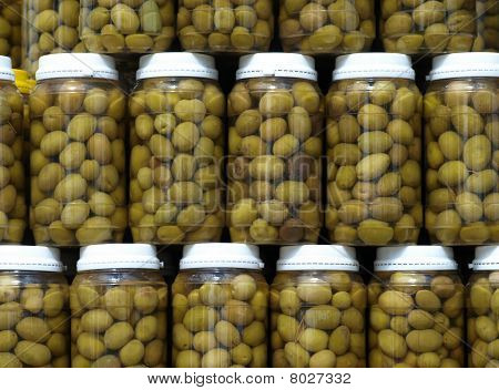 Cured oliivit