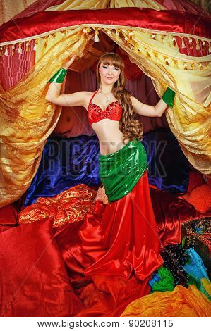 Oriental Beauty Dancing
