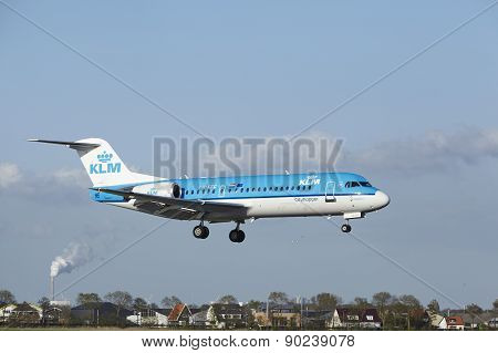Amsterdam Airport Schiphol - Fokker 70 Of Klm Cityjopper Lands