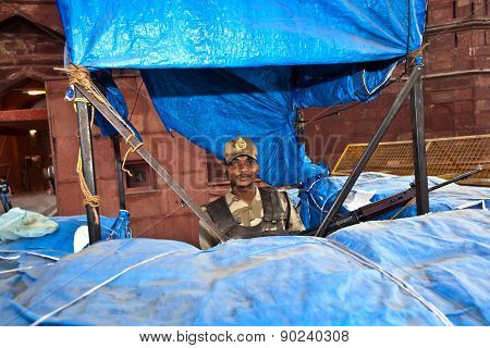 Soldier Is Protecting The Red Fort In Delhi
