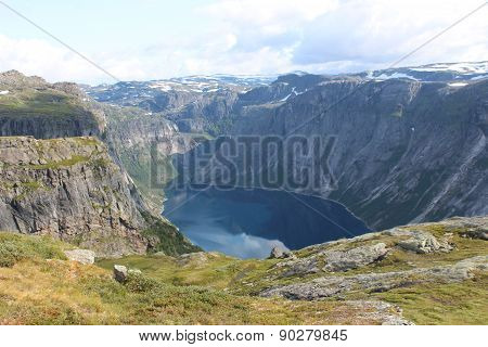 A lake is surrounded the mountains.