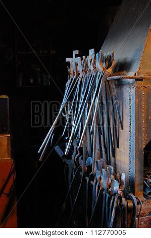 Blacksmith tongs