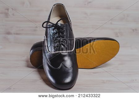 Stylish Black Man's Crafted Shoes For Ballroom Dancing