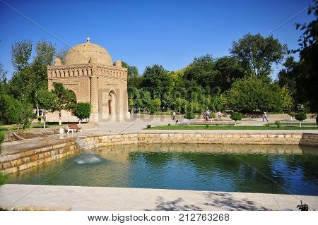 Bukhara Uzbekistan: Samani Ismail Mausoleum On Summer