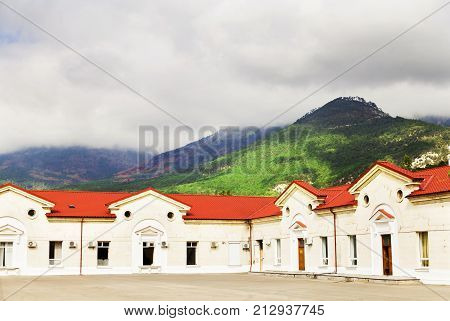 House building white house apartment complexity multifamily community