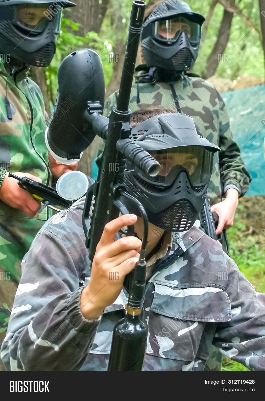 Imagen y foto Paintball Players (prueba gratis) Bigstock