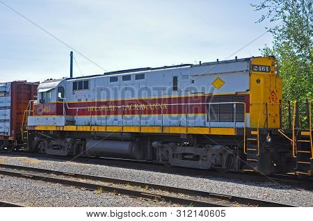 Scranton, Pa, Usa - Aug 7, 2010: Delaware, Lackawanna Railroad Dl 2461 Is A Alco C425 Diesel Locomot