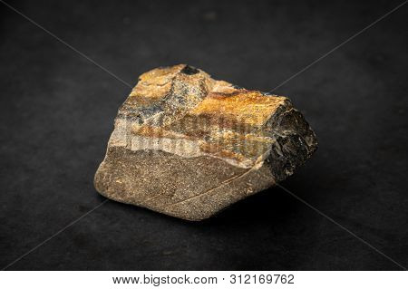 Muskovit Gemstone Containing High Concentration Of Iron Ore