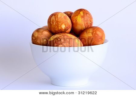 Tigela de ovos de Páscoa em mármore ouro