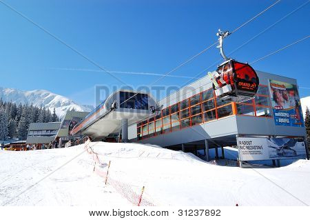Jasna-Mart 15: Jasna düşük Tatras teleferik istasyonu. O Slovakya ile en büyük kayak merkezidir