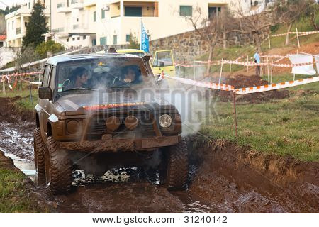 Bir bilinmeyen sürücü/takım üçüncü TT Jeep Turuna Katılma