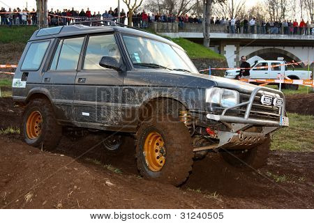 Bir bilinmeyen sürücü/takım üçüncü TT Jeep Turuna Katılma