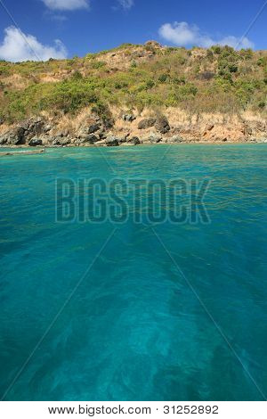 Eau et tropical île des Caraïbes