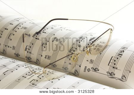 หนังสือเพลงและแว่นตา