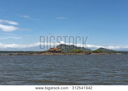 Islands In The Bahia De Los Muertos The Estuary Of The Rio Platanal Panama