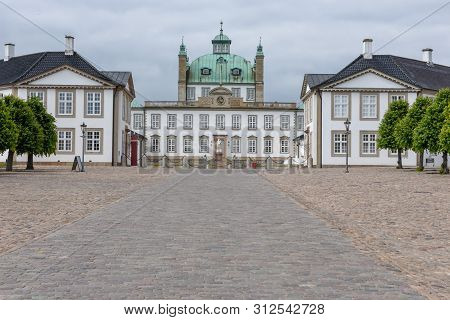 Fredensborg Castle On Danmark