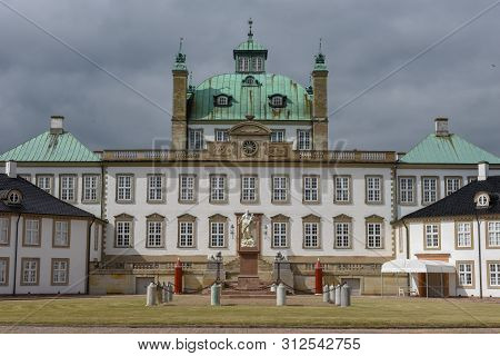 Fredensborg Castle On Danmark