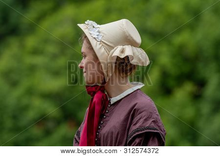 Duncan Mills, Ca - July 14, 2018: Lady Dressed In Costume At A Civil War Re-enactement. The Civil Wa