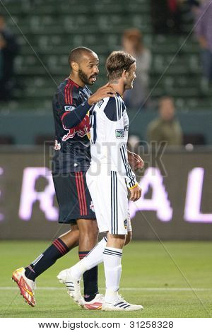 CARSON, CA. - 7. května: New York Red Bulls F Thierry Henry #14 (L) & Los Angeles Galaxy M David Beckham