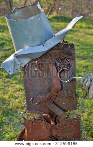 Eufaula, Al - February 4, 2019 Art Work Known As The Shovelheads, Made From Found Metal Objects, Can