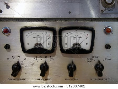 A Close Up Of Two Old Decibel Meters On An Old Vintage Reel To Reel Tape Recorder With Control Knobs
