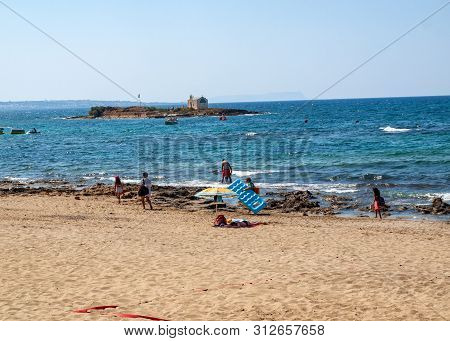 Malia, Crete, Greece - Juni 18, 2019: People Are Resting On A Sunny Day At The Beach In Malia, Crete