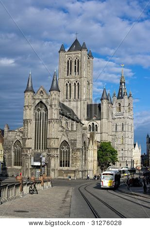 Reconstruction de Sint-Niklaaskerk dans la ville de Gand