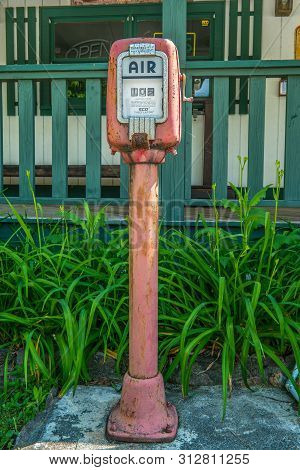 Dillard, Georgia/usa-5/20/18 Alongside The Road On A Bright Sunny Day In Front Of A Building Was An 