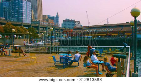Seaside Restaurant At Evening In Seattle, Washington, Usa (mai 9, 2019) Downtown Seattle,