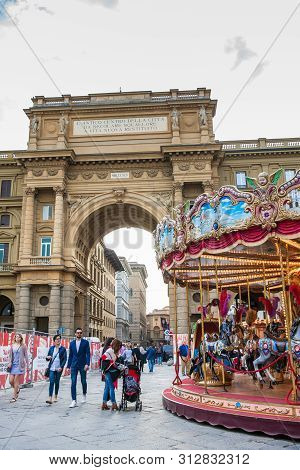 Florence, Italy - April, 2018: Tourists And Locals At The Republic Square Next To The Carrousel And
