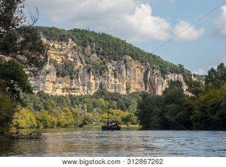 La Roque-gageac, Dordogne, France - September 7, 2018: A Tourist Boat, In French Called Gabare, On T
