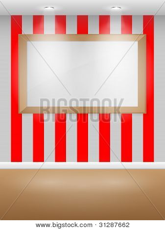 Galería Interior con marco vacío en la pared.