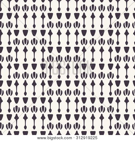 Geometric Tribal Ethnic Arrow Shape. Vector Seamless Pattern. Retro Direction Textiles Swatch. Decor