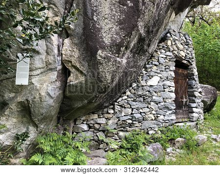 The Animal Barn (the Sott Piodau Site), Bignasco - Canton Of Ticino, Switzerland