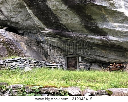 The Cantina (the Sott Piodau Site), Bignasco - Canton Of Ticino, Switzerland