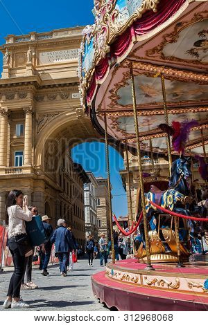 Florence, Italy - April, 2018: Tourists And Locals At The Republic Square Next To The Carrousel And
