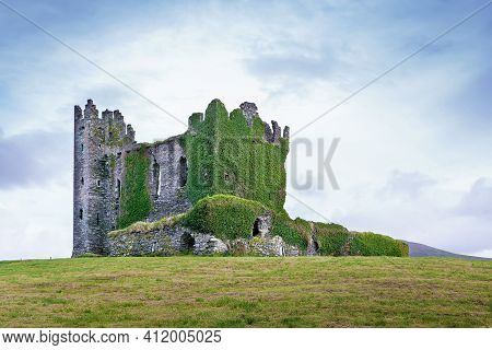 Ballycarbery Castle Is A Castle 3 Kilometres (2 Mi) From Cahersiveen, County Kerry, Ireland