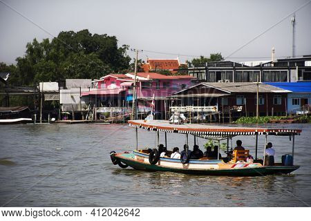 Boat Ship Ferry Transport Send Receive Passengers Travelers People Crossing Chao Phraya River Betwee